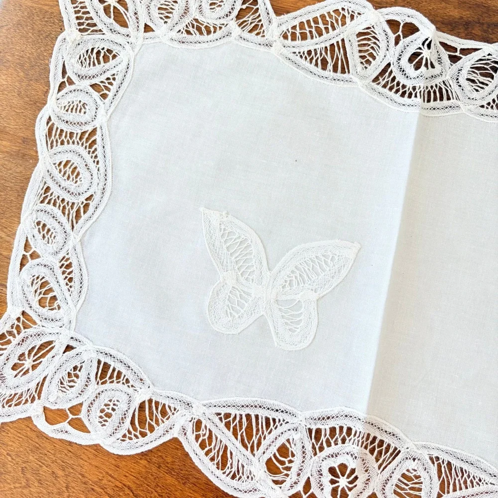 Vintage White Battenberg Lace Butterfly Embroidered Linen Placemats Set of 4
